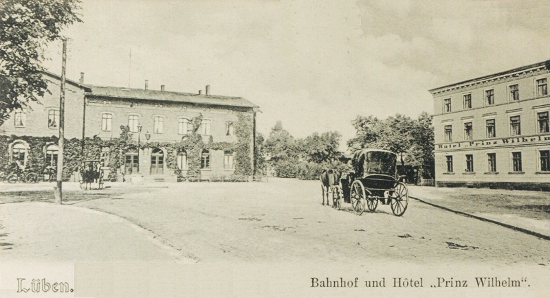 Blick auf den Bahnhofsvorplatz um 1900