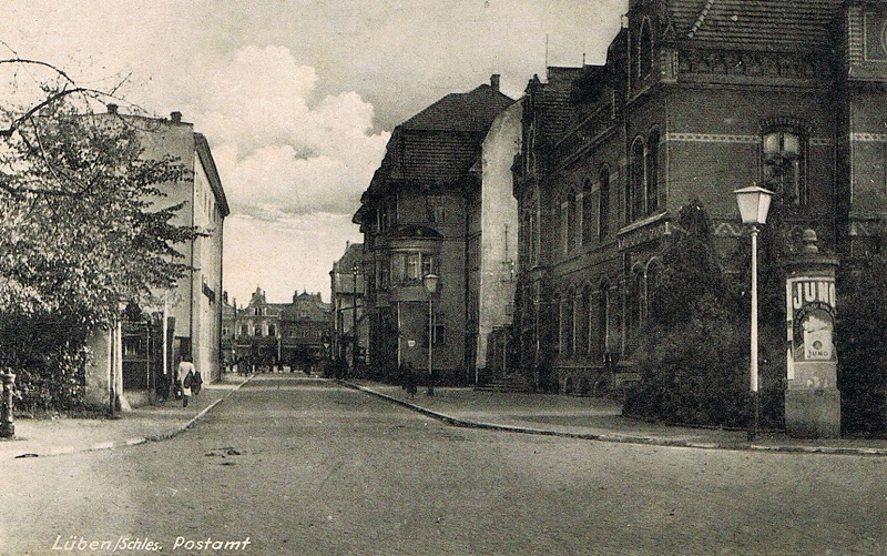 Bahnhofstraße mit Postgebäude