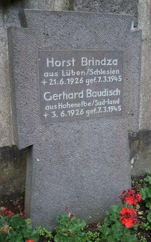 Grabstein für Horst Brindza auf dem Friedhof in Kobern-Gondorf