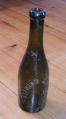 Bierflasche der Firma Hermann Güttler, Lüben 1908-1912