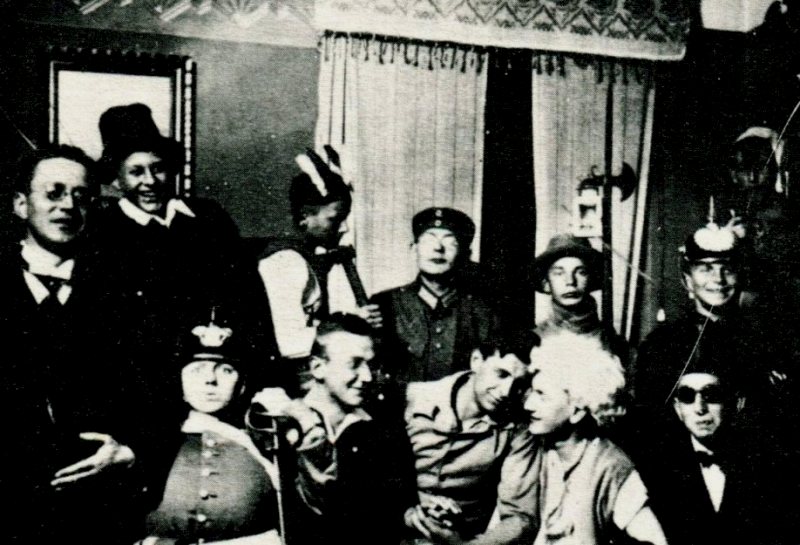 Ein fröhlicher Abend in der Wohnung von Pastor Küster um 1930