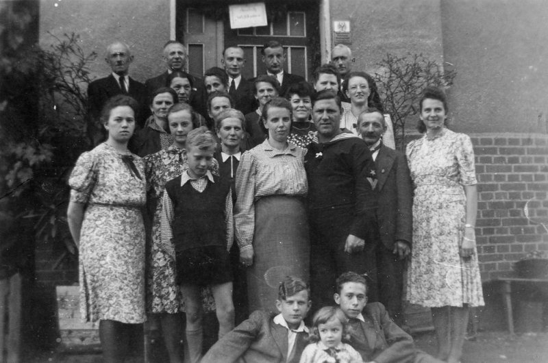 Familienbild anlässlich der Hochzeit von Franz Wünsch und Elly geb. Reche