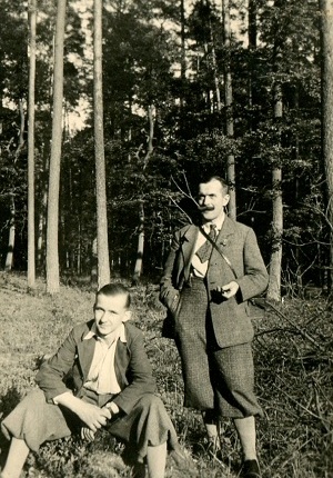 Georg und sein Vater Fritz Böer am Himmelfahrtstag 1939 in der Oberförsterei Lüben