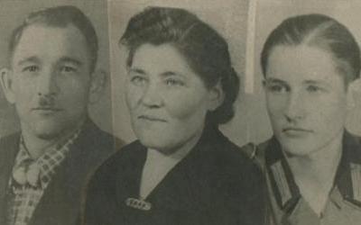 Otto Schimkowiak und Frieda geb. Wersich, Pflegeeltern von Fritz Wersich, rechts als Wehrmachtsangehöriger um 1942