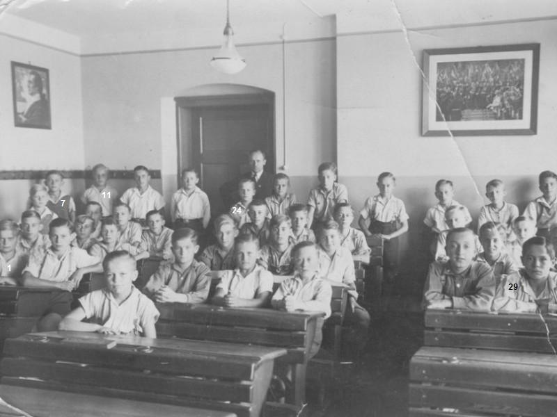 Volksschule Lüben mit Rektor Riedel 1935