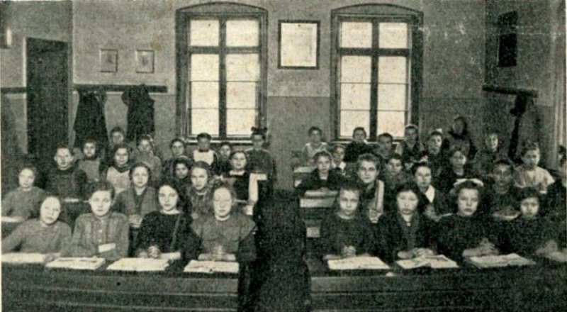 Lübener Volksschulklasse Jahrgänge 1912-1913 im Schuljahr 1922/23