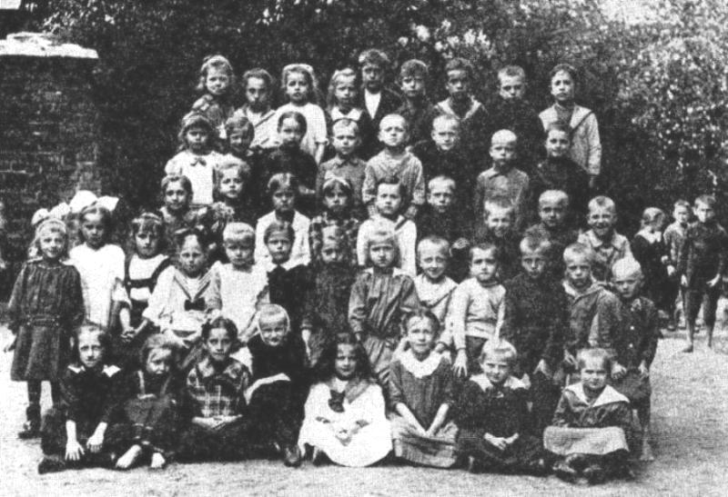 Lübener Volksschüler/innen der Jahrgänge 1911/1912 im Schuljahr 1918/1919
