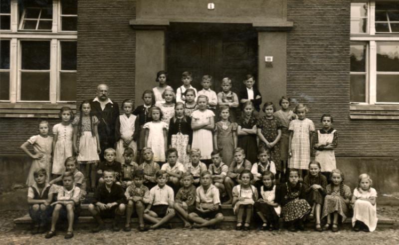 Volksschule Lüben Jahrgang 1927/28 Lehrer Zerna um 1937