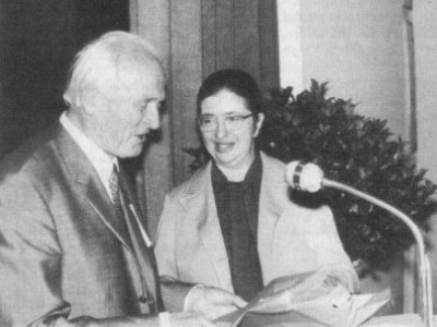 Erika Hoffmann-Rehmie bei einem Treffen der Lübener mit Menzel-Willem