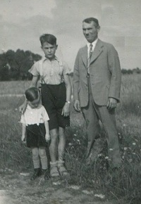 Mein Vater mit mir und meinem Vetter Horst (1937)