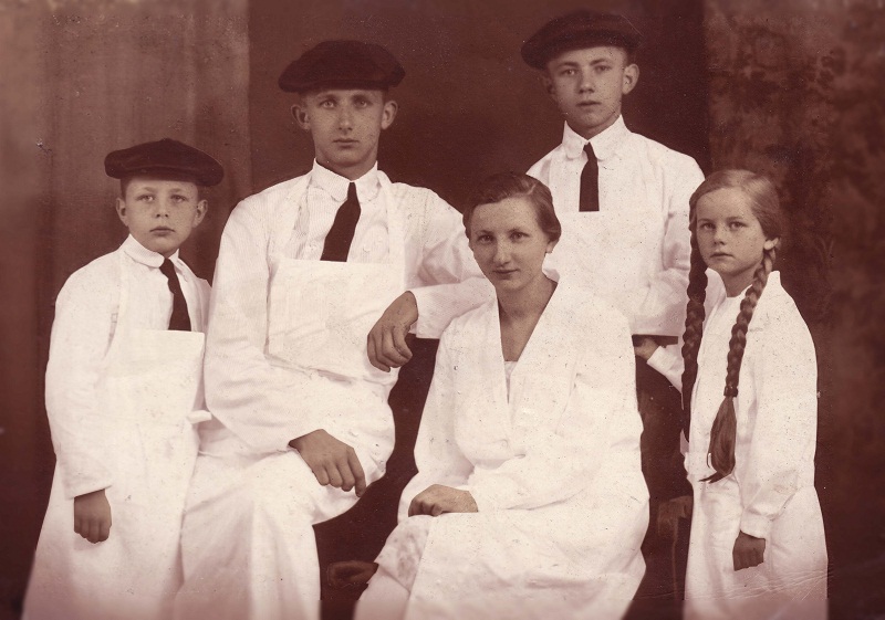 Erich, Alfred, Gerhard, Käte, Annemarie John im Jahr 1928