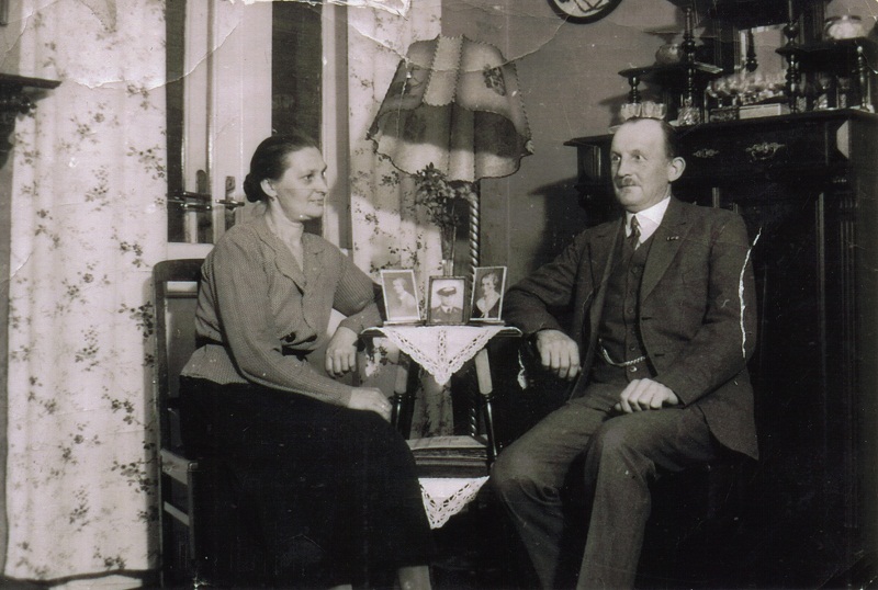 Marie und Paul Kühn in ihrer Wohnung Bahnhofstr. 30