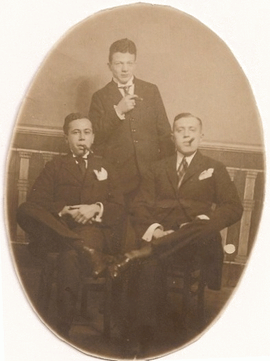 Mit zwei Kommilitonen um 1921