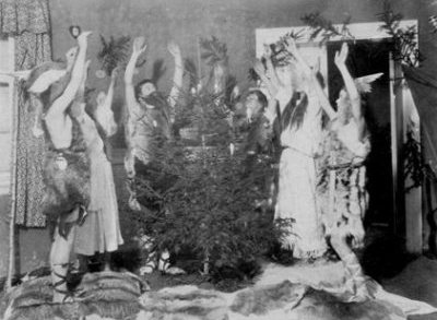 1915 Die Lübener Wandervögel führen Nithack-Stahns Germanen-Weihnacht auf