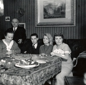 Ludwig Martwig mit Ehefrau, beiden Töchtern und dem Schwiegersohn Velhagen