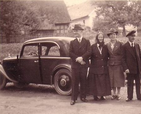 Konstantin Moch, links, zu Besuch bei der Schwiegermutter Louise Stein in Gröditzberg, Gertrud Moch und Schwager Marklowsky