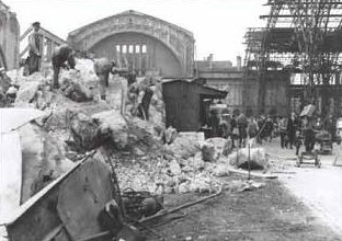Der bombardierte Leipziger Hauptbahnhof