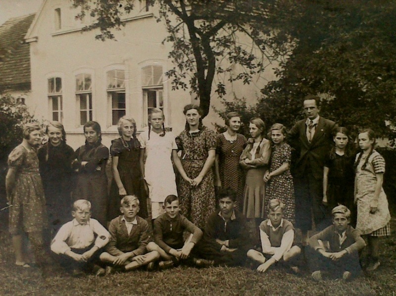 Schule Groß Kotzenau-Sand 1937 mit Lehrer Alfred Herzog