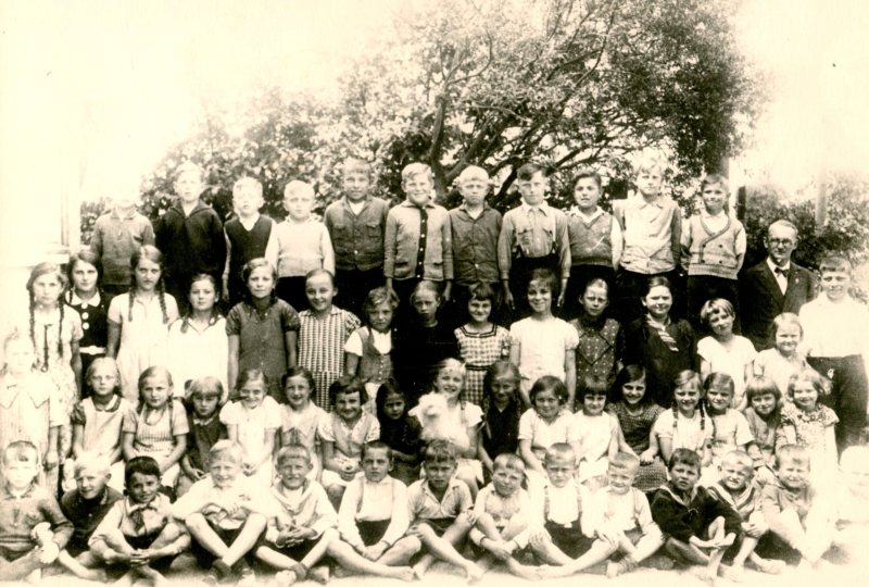 Schule Groß-Kotzenau 1936 mit Lehrer Wilhelm Köhler