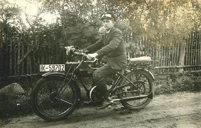 Bernhard Herrmann mit seinem ersten Motorrad