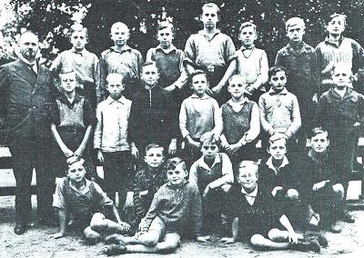 Evangelische Volksschule Kotzenau, um 1933