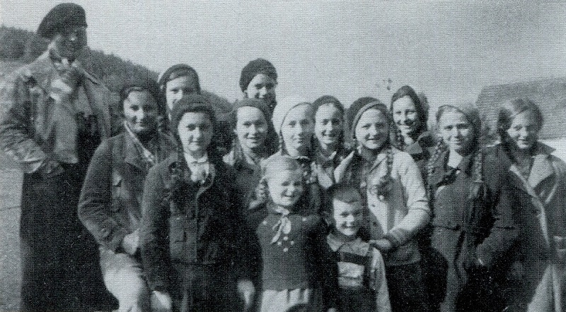 Kotzenauer Schulklasse im Riesengebirge 1935