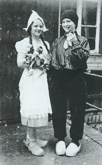 Tochter Margarete Bieske und Freundin Dora Lehmann 1926