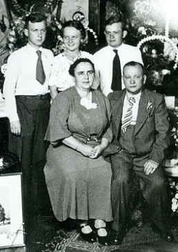 Familie Bieske am Tag der Silberhochzeit 1937