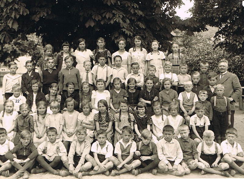 Katholische Volksschule Kotzenau im Jahr 1936