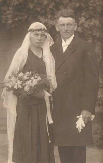 Brautpaar Gerhard Ressel und Frieda geb. Grieger am 10.9.1927
