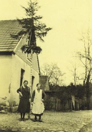 Grundstück der Familie Moh, links Cäcilie Kühn, daneben Frau Schmidtchen