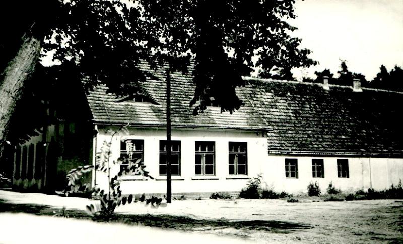 Schulhaus in der Nachkriegszeit