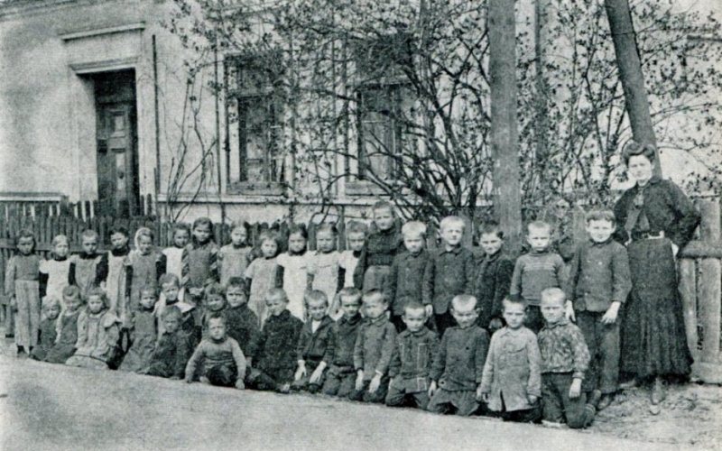 Volksschule Oberau 1912/13 mit Lehrerin Magdalena Strauß