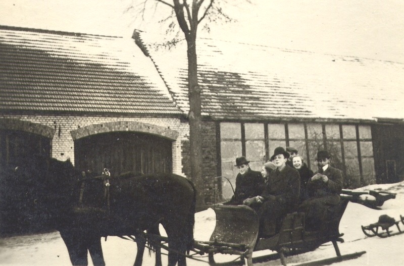 Hinter Bauchs Scheune in Queissen im Winter 1939