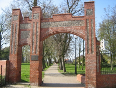 Eingang zum ehemaligen evangelischen Friedhof Raudten (Rudna, 2010)