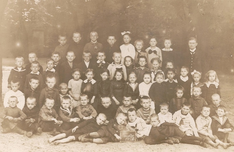 Katholische Volksschule Raudten im März 1919
