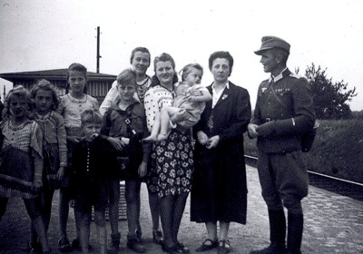 Abschied auf dem Bahnhof Raudten-Stadt 1944