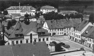Seit 1998 das neue alte Rathaus in Rudna. West-Nord-Ecke