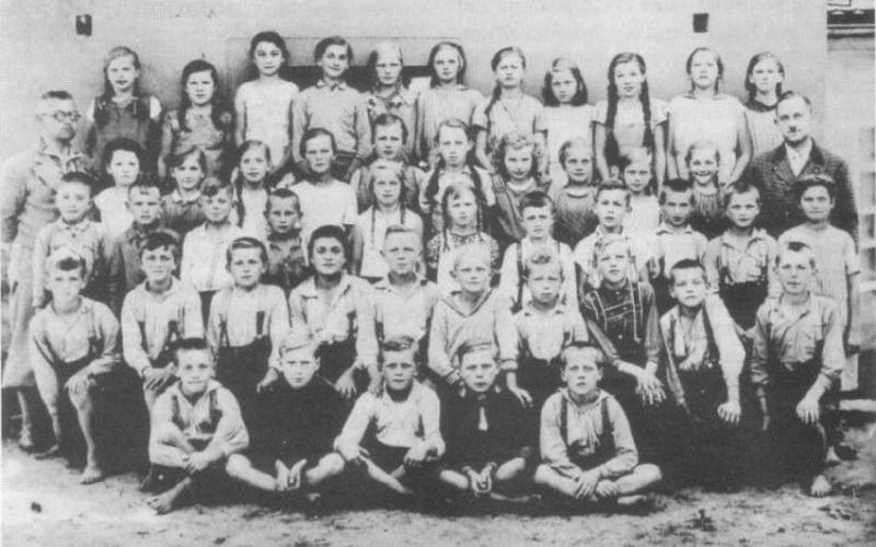 Töschwitzer Lehrer und Schüler 1932